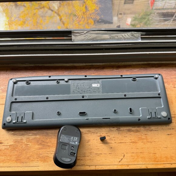 Logitech - MK270 Full-size Wireless Keyboard and Mouse Bundle for PC 920-004536 - Picture 2 of 4